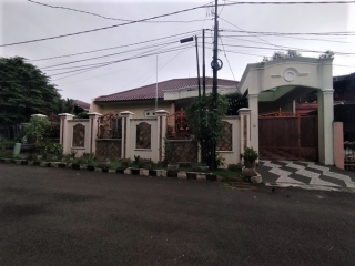Dijual Rumah Cantik dengan Lahan Luas Di Pondok Kelapa Jakarta Timur