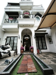 Dijual Rumah American Classic Di Condet Jakarta Timur Full Furnished