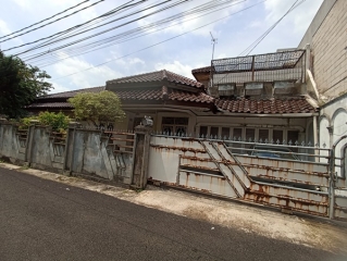 Rumah Lama Yang Luas Dan Strategis 